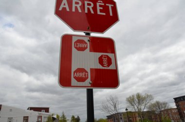 Kanada 'da üç yön dur ya da tabela