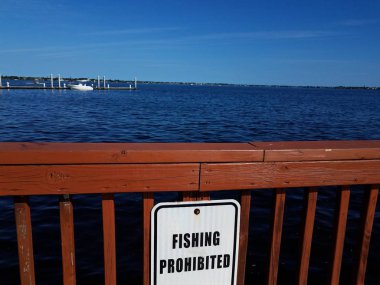 Florida 'da su ve ahşap çitlerde beyaz balık avı yasaklandı.