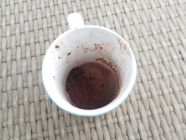 White cup with melted chocolate and brown table — 图库照片
