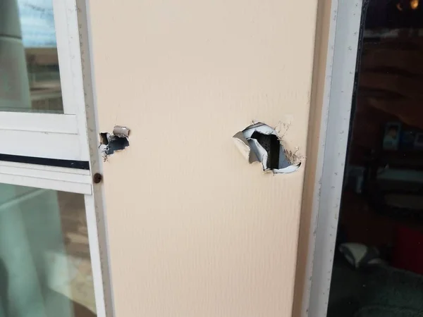 Hole or damage in metal window frame — Zdjęcie stockowe