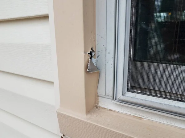 Hole or damage in metal window frame — Stockfoto