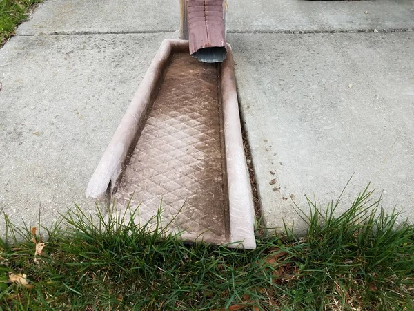 Metal gutter downspout pipe and grey cement — Stock fotografie