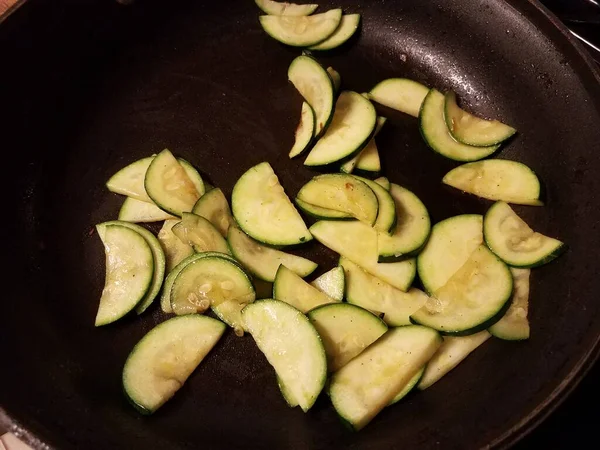 Zucchini slices and oil cooking in frying pan — ストック写真