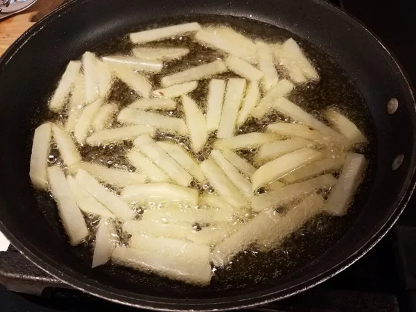 Batatas Fritas Óleo Quente Frigideira Fogão — Fotografia de Stock