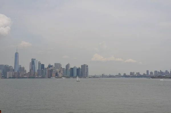 River Water Buildings New York City Clouds — Stock Photo, Image