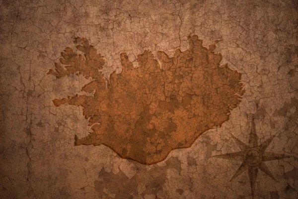 冰岛地图上复古裂纹论文的背景 — 图库照片