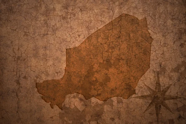 오래 된 빈티지 균열 종이 배경에 니제르 지도 — 스톡 사진