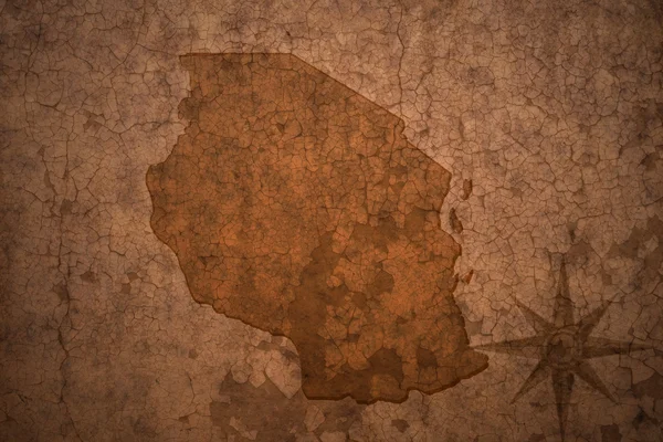 旧的老式裂纹纸张背景上的坦桑尼亚地图 — 图库照片