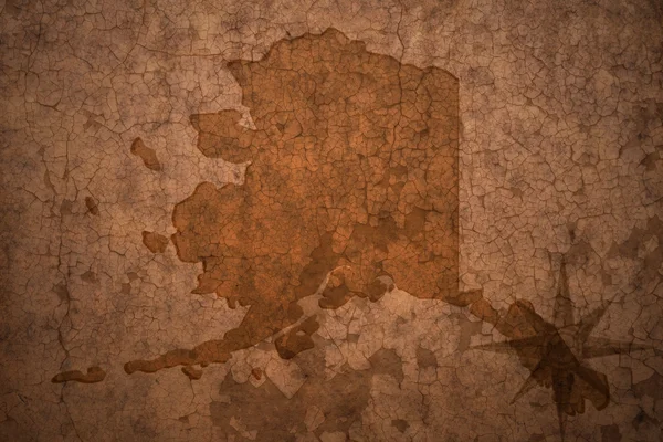 Карта штату Аляска на старовинному тріщинному папері — стокове фото