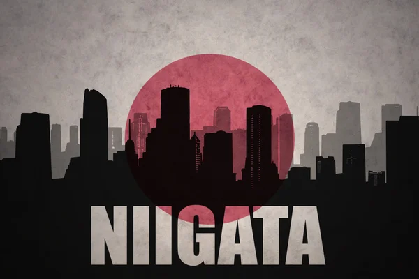 Abstrakte Silhouette der Stadt mit Niigata-Text auf dem Hintergrund der japanischen Flagge — Stockfoto