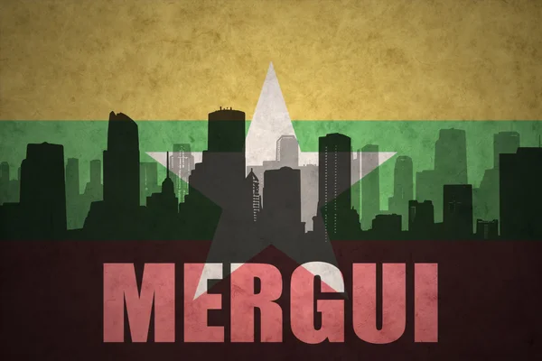 Abstrakcyjna sylwetka miasta z tekstem Mergui na Vintage Myanmar flag tle — Zdjęcie stockowe