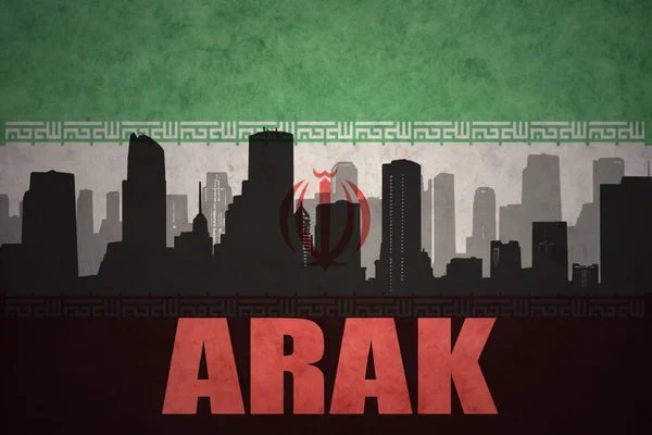 Silueta abstracta de la ciudad con texto Arak en el fondo de la bandera iraní vintage —  Fotos de Stock
