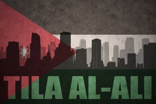 Silhueta abstrata da cidade com texto Tila al-Ali no fundo da bandeira da Jordânia vintage — Fotografia de Stock