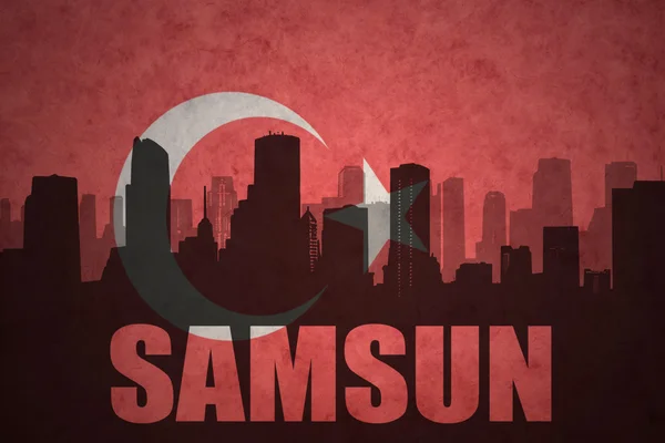 Silhouette astratta della città con testo Samsun sullo sfondo della bandiera turca vintage — Foto Stock