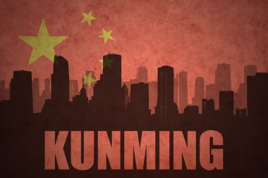 vintage Çin bayrağı arka planda metin Kunming ile şehrin soyut siluet