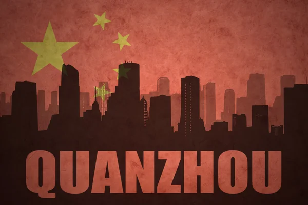ヴィンテージ中国の旗の背景にテキストQuanzhouと都市の抽象的なシルエット — ストック写真