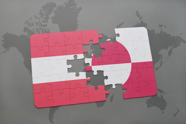 Rompecabezas con la bandera nacional de Austria y Groenlandia en un mapa del mundo fondo . — Foto de Stock