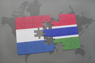 bir dünya haritası arka plan üzerinde Hollanda ve gambiya ulusal bayrağı ile bulmaca.