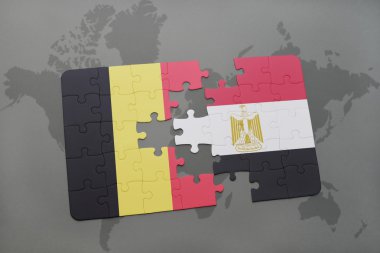 bir dünya haritası arka plan üzerinde Belçika ve Mısır ulusal bayrağı ile bulmaca.
