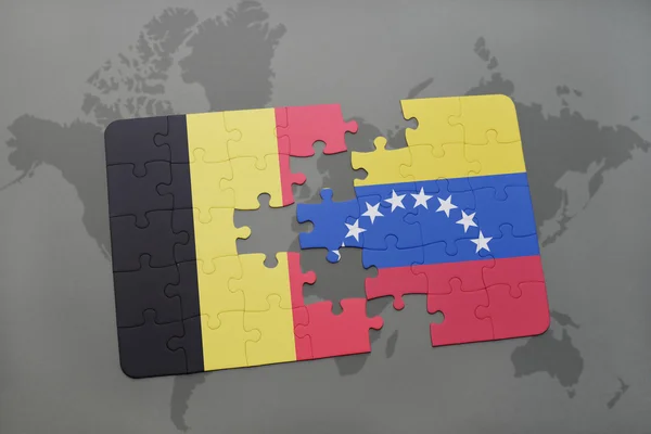 Rompecabezas con la bandera nacional de Belgium y venezuela en un fondo mapa del mundo . —  Fotos de Stock