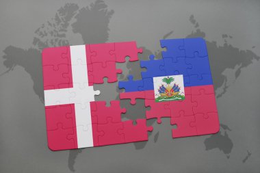bir dünya haritası arka plan üzerinde Danimarka ve Haiti ulusal bayrağı ile bulmaca.