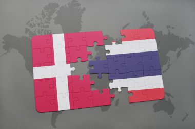bir dünya haritası arka plan üzerinde Danimarka ve Tayland ulusal bayrağı ile bulmaca.