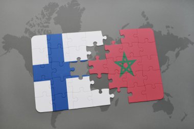 Finlandiya ve Fas dünya harita arka plan üzerinde ulusal bayrak ile bulmaca.