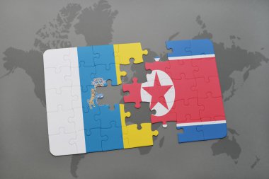 Kanarya Adaları ve Kuzey Kore ulusal bayrak dünya harita arka plan üzerinde ile bulmaca.