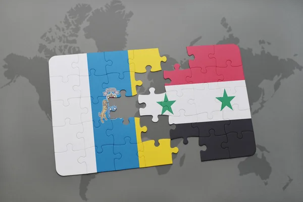 Головоломка з національним прапором Канарських островів і Сирії на фоні карти світу . — стокове фото