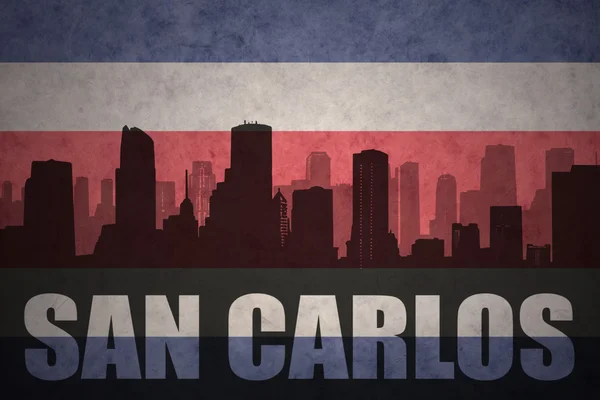 Streszczenie sylwetka miasta z tekstem San Carlos w vintage flaga Kostaryki — Zdjęcie stockowe