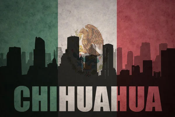 Silhouette abstraite de la ville avec texte Chihuahua au drapeau mexicain vintage — Photo