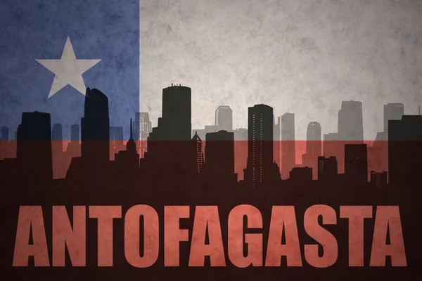 Streszczenie sylwetka miasta z tekstem Antofagasta w vintage flaga Chile — Zdjęcie stockowe