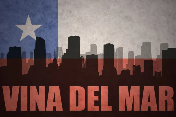 Abstracte silhouet van de stad met tekst Vina del Mar op de vintage Chileense vlag — Stockfoto