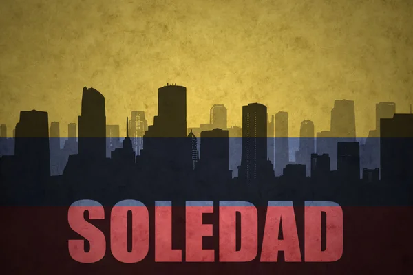 Streszczenie sylwetka miasta z tekstem Soledad na vintage flagę kolumbijski — Zdjęcie stockowe