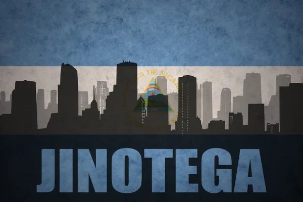 Silhouette astratta della città con testo Jinotega alla bandiera vintage nicaraguense — Foto Stock