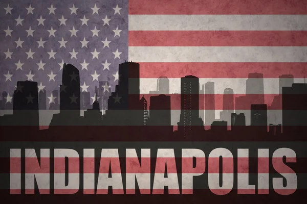 Abstracte silhouet van de stad met tekst Indianapolis op de vintage Amerikaanse vlag — Stockfoto