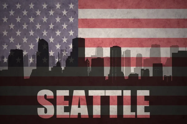 对该城市的文本西雅图在老式的美国国旗的抽象剪影 — 图库照片