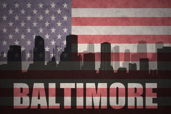 Abstracte silhouet van de stad met tekst Baltimore op de vintage Amerikaanse vlag — Stockfoto