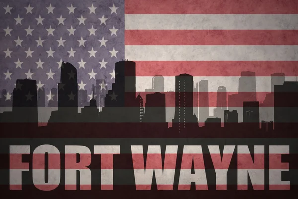 ヴィンテージのアメリカの国旗にテキスト フォート ウェインと都市の抽象的なシルエット — ストック写真
