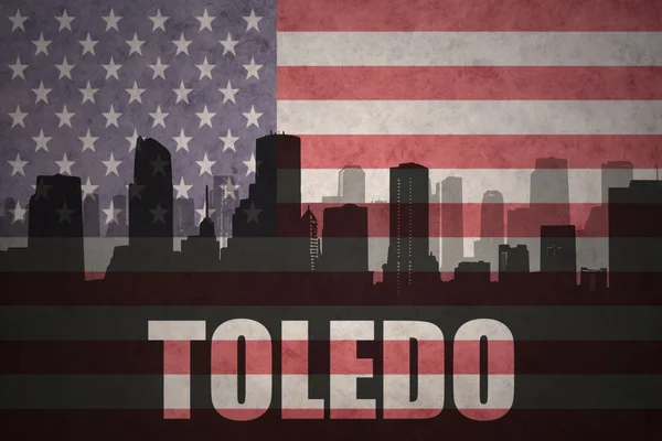 Silhouette abstraite de la ville avec texte Tolède au drapeau américain vintage — Photo