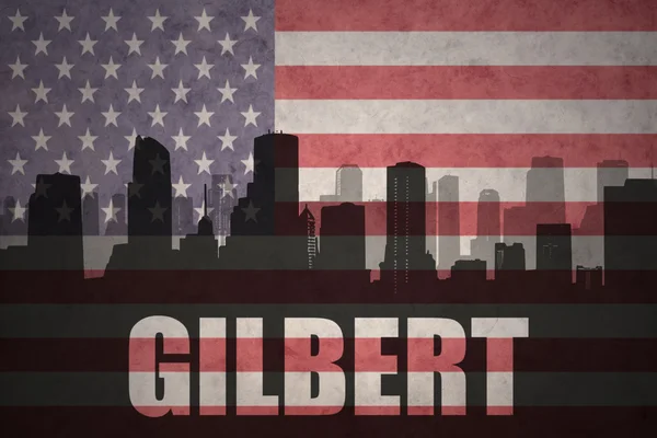 Özet metni vintage Amerikan bayrağı Gilbert ile şehir silüeti — Stok fotoğraf