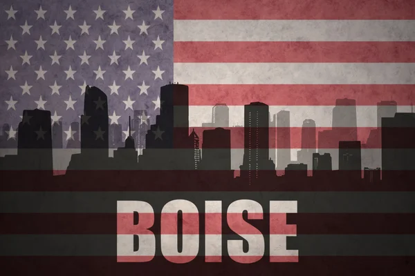 Abstracte silhouet van de stad met tekst Boise op de vintage Amerikaanse vlag — Stockfoto