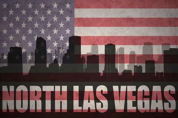 Silhouette abstraite de la ville avec texte North Las Vegas au drapeau américain vintage — Photo