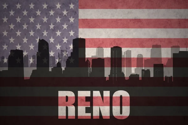 Streszczenie sylwetka miasta z tekstem Reno o vintage flagi amerykańskiej — Zdjęcie stockowe