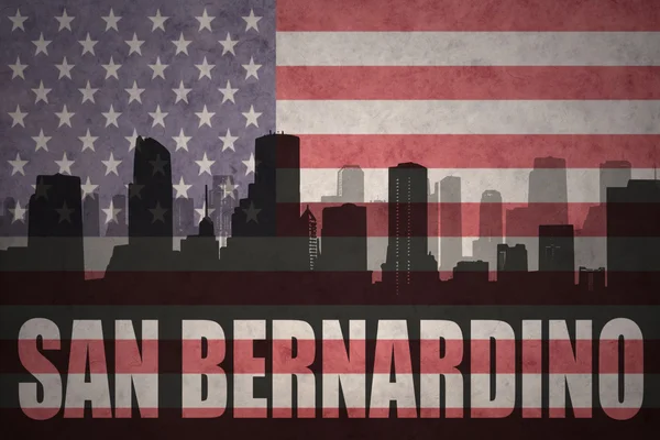 Silueta abstracta de la ciudad con texto San Bernardino en la bandera americana vintage —  Fotos de Stock