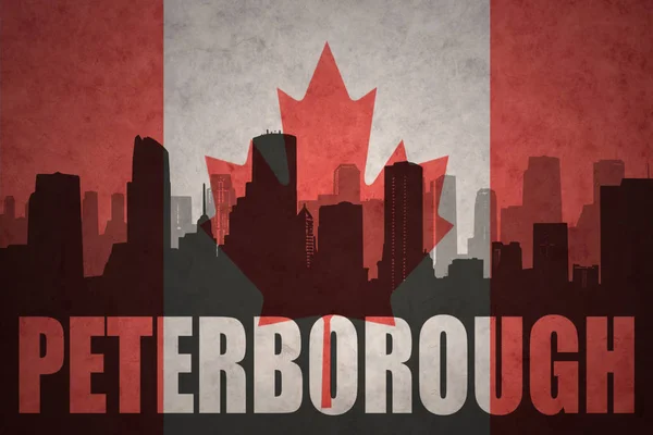 Silhueta abstrata da cidade com texto Peterborough na bandeira canadense vintage — Fotografia de Stock