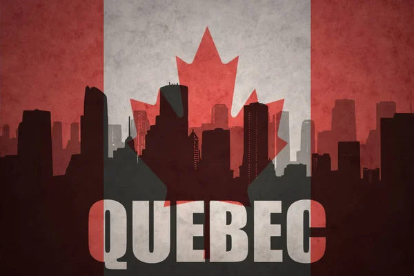 Abstracte silhouet van de stad met tekst Quebec op de vintage Canadese vlag — Stockfoto