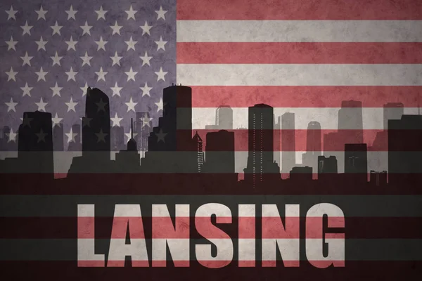 Анотація силуетом міста з текстом Lansing в старовинних американський прапор — стокове фото