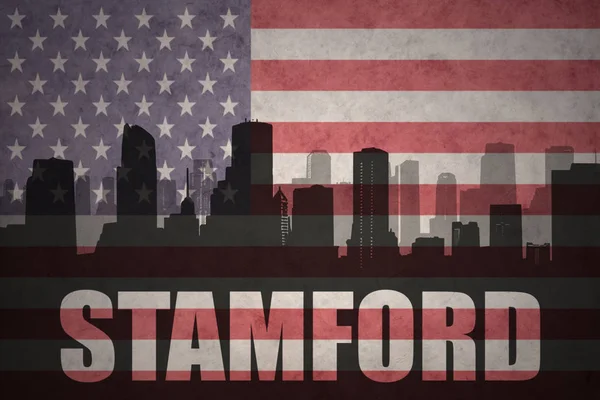 Silhouette astratta della città con testo Stamford alla bandiera americana vintage — Foto Stock