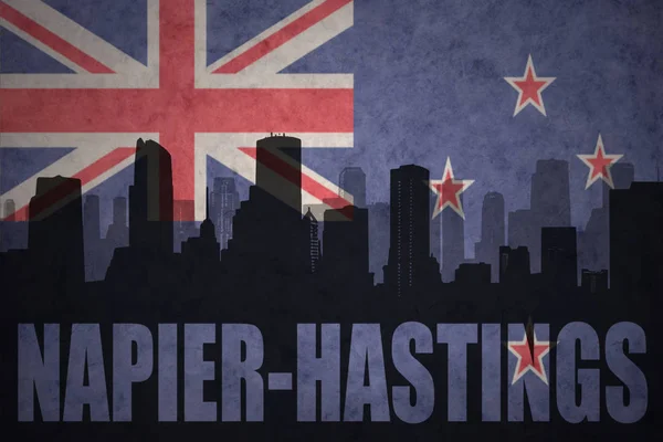 Abstrakte Silhouette der Stadt mit Text-Napier-Eile bei der Neuseeland-Fahne — Stockfoto